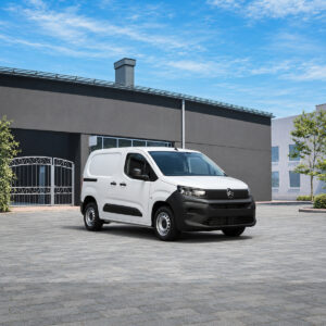 citroen-berlingo-kastenwagen-first-exterieur-pongruber-1x1 Weißer Citroën Berlingo Kastenwagen First in einem modernen Gewerbeumfeld