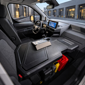 citroen-berlingo-kastenwagen-first-modutable-pongruber-1x1 Modutable-Arbeitsfläche mit Tablet im Innenraum des Citroën Berlingo Kastenwagen First